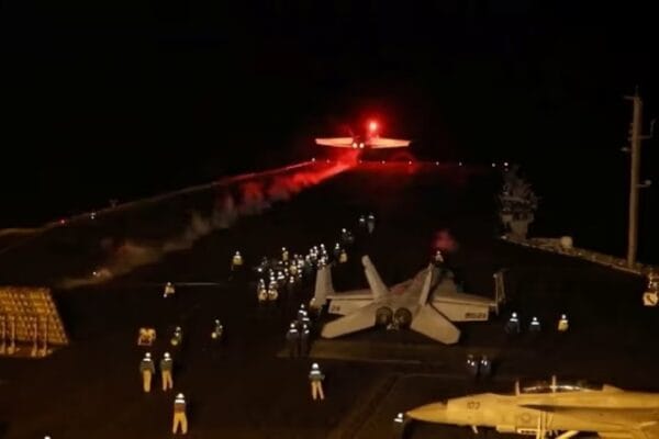 US and UK Strike Again! Big Planes Boom in Yemen! US and UK Strike